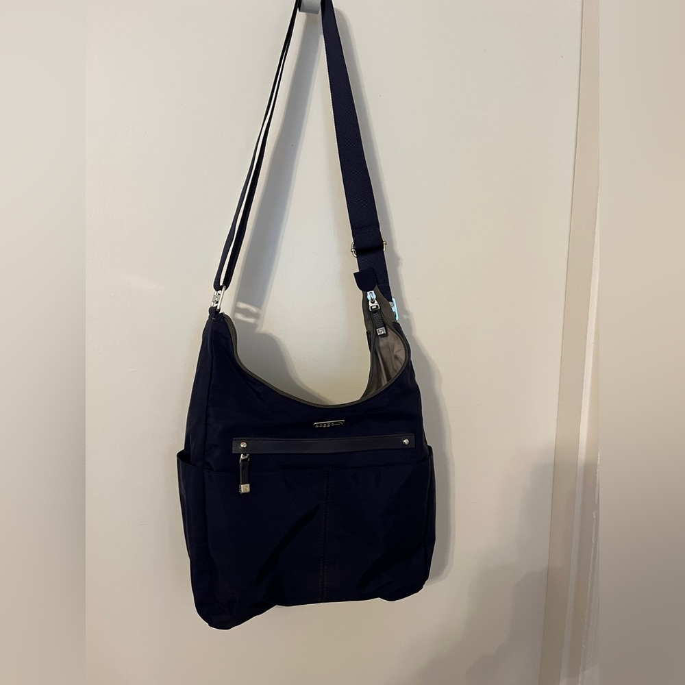 Navy blue nylon, Baggallni hobo bag